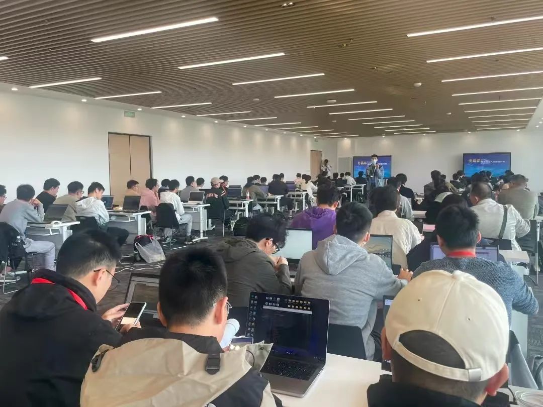 金信润天赋能人才成长，驱动数智未来